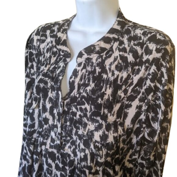 ---  Black and White Silky Blouse Size XL - Picture 2 of 2